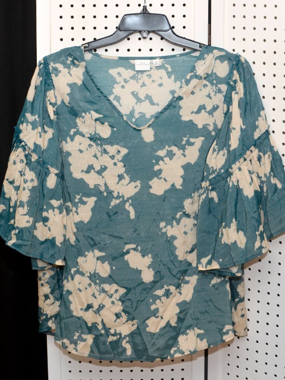 Plus Size 1X New Directions Abstract Print Tiered Bell Sleeve Blouse Teal Cream